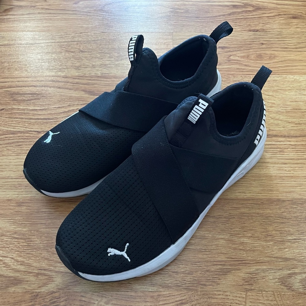 Puma black sneakers woman’s size 8